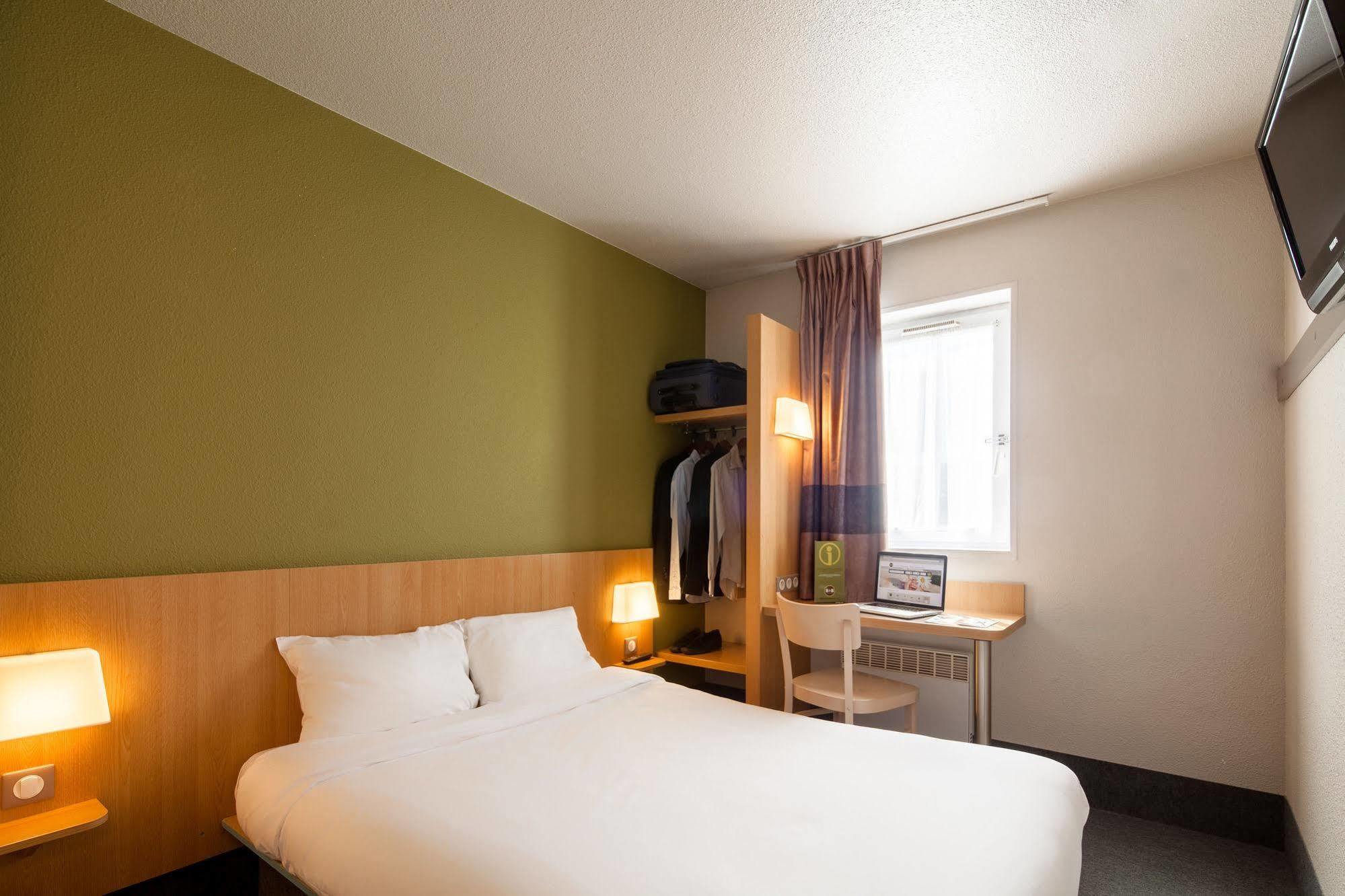B&B Hotel Maurepas Eksteriør bilde