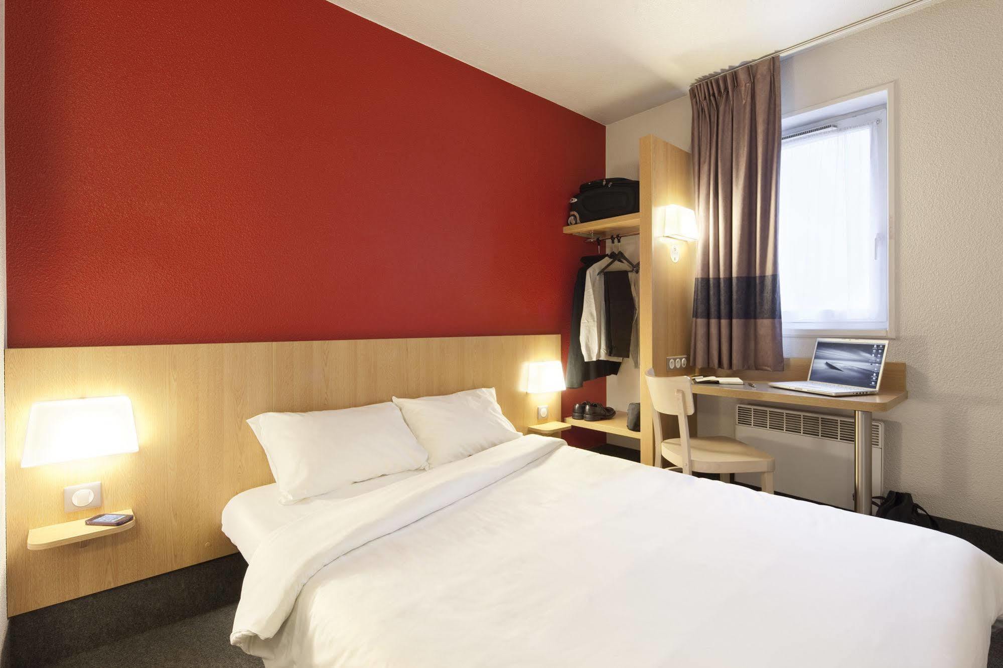 B&B Hotel Maurepas Eksteriør bilde